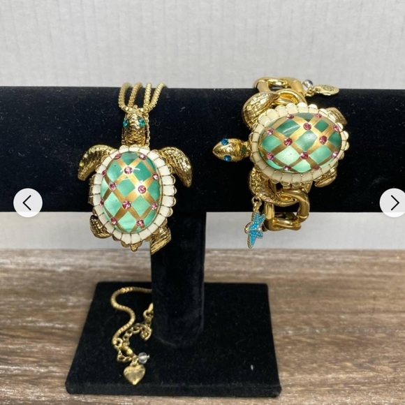 Betsey Johnson Jewelry - BETSEY JOHNSON Gold-Tone Glass Crystal Turtle Pendant Necklace Bracelet Set